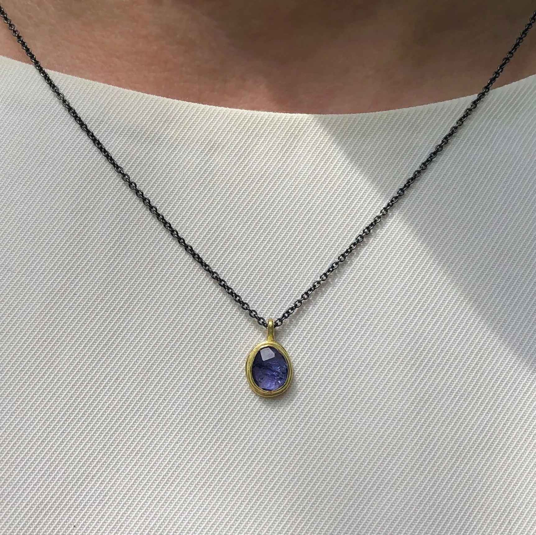 Tanzanite & 18k pendant