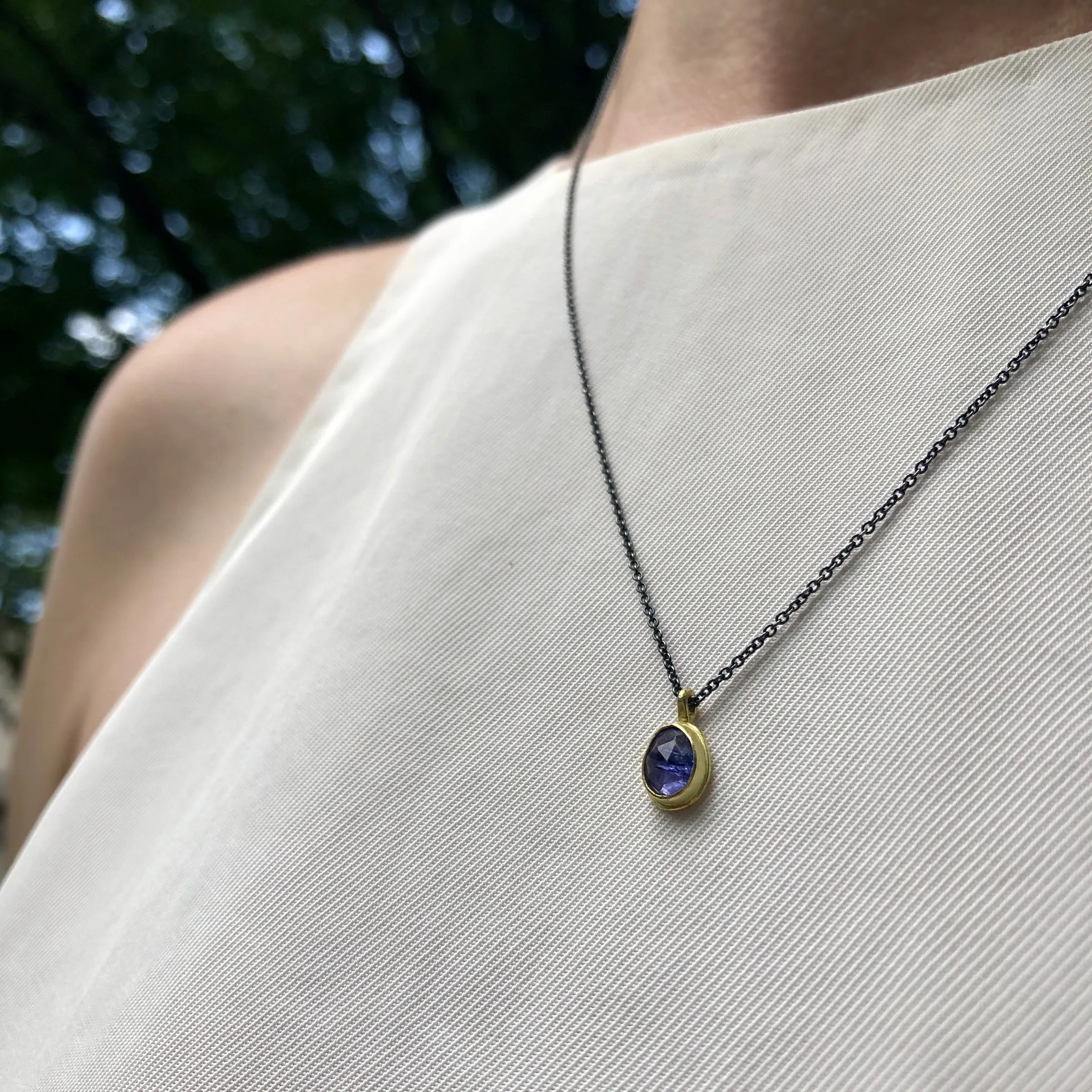 Tanzanite & 18k pendant