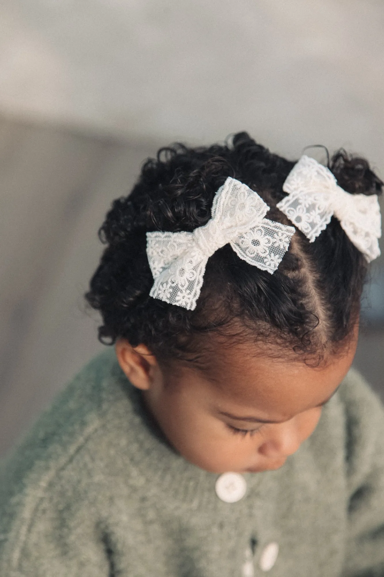 White Lace Medium Bow Slide Clips (2 pack)